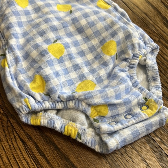 Carter’s lemon design romper - Picture 2 of 5